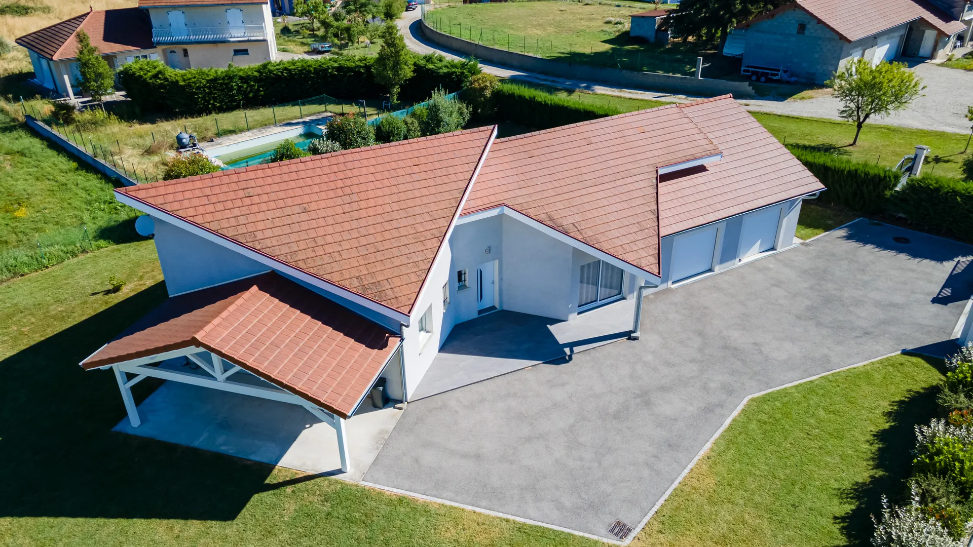 Piscine et espaces extérieurs